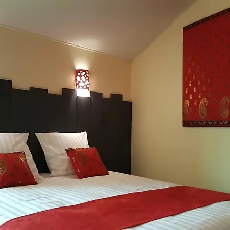 D Hotes Leonie Bed & Breakfast 4*