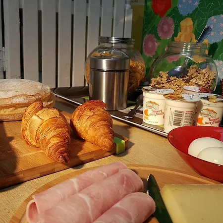 Bed & Breakfast D Hotes Leonie 4*