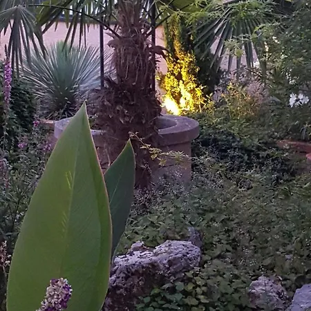 Bed & Breakfast D Hotes Leonie 4*